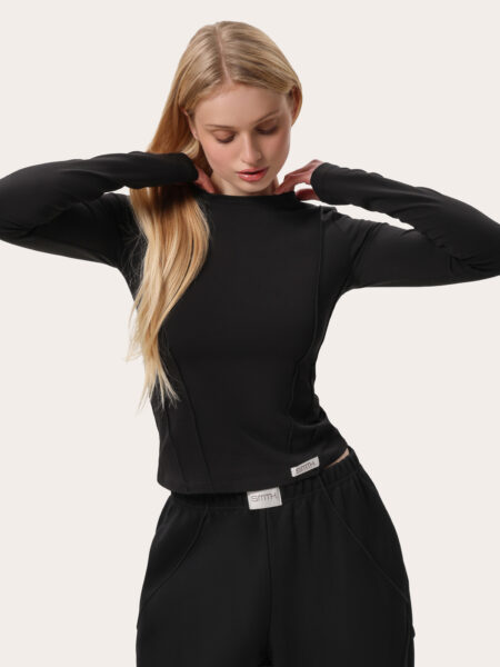 Czarny dopasowany longsleeve z przeszyciami
