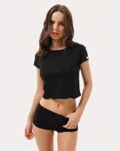 Czarny t-shirt slim z ozdobnymi szwami
