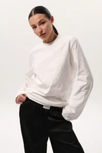 Mleczny longsleeve oversize z koronką na biuście