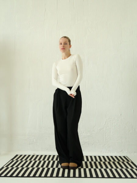 Bazowy mleczny slim longsleeve z modalu