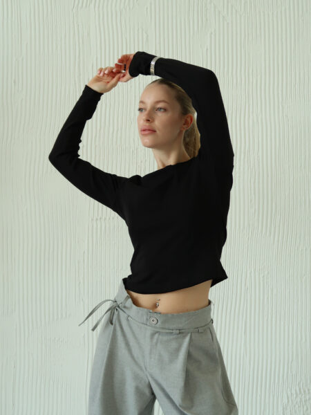Bazowy czarny dopasowany longsleeve z modalu