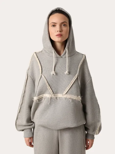 Ciemnoszary hoodie z premium bawełny z ozdobnym detalem bra