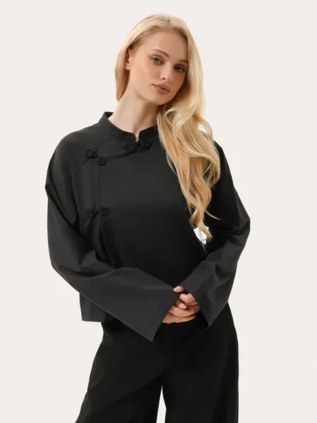 Czarna koszula w stylu azjatyckim