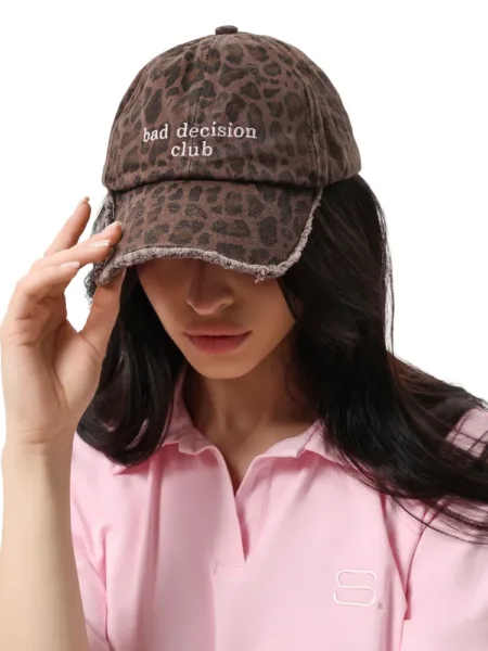 Panterkowa czapka z haftem „Bad decision club”