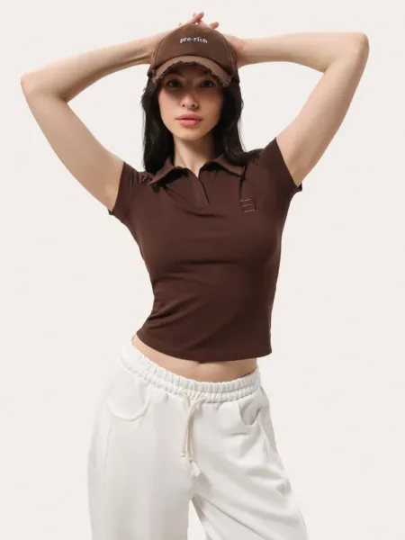 Czekoladowa dopasowana koszulka polo